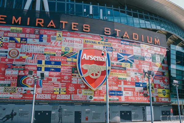 free-photo-of-decorated-wall-of-emirates-stadium